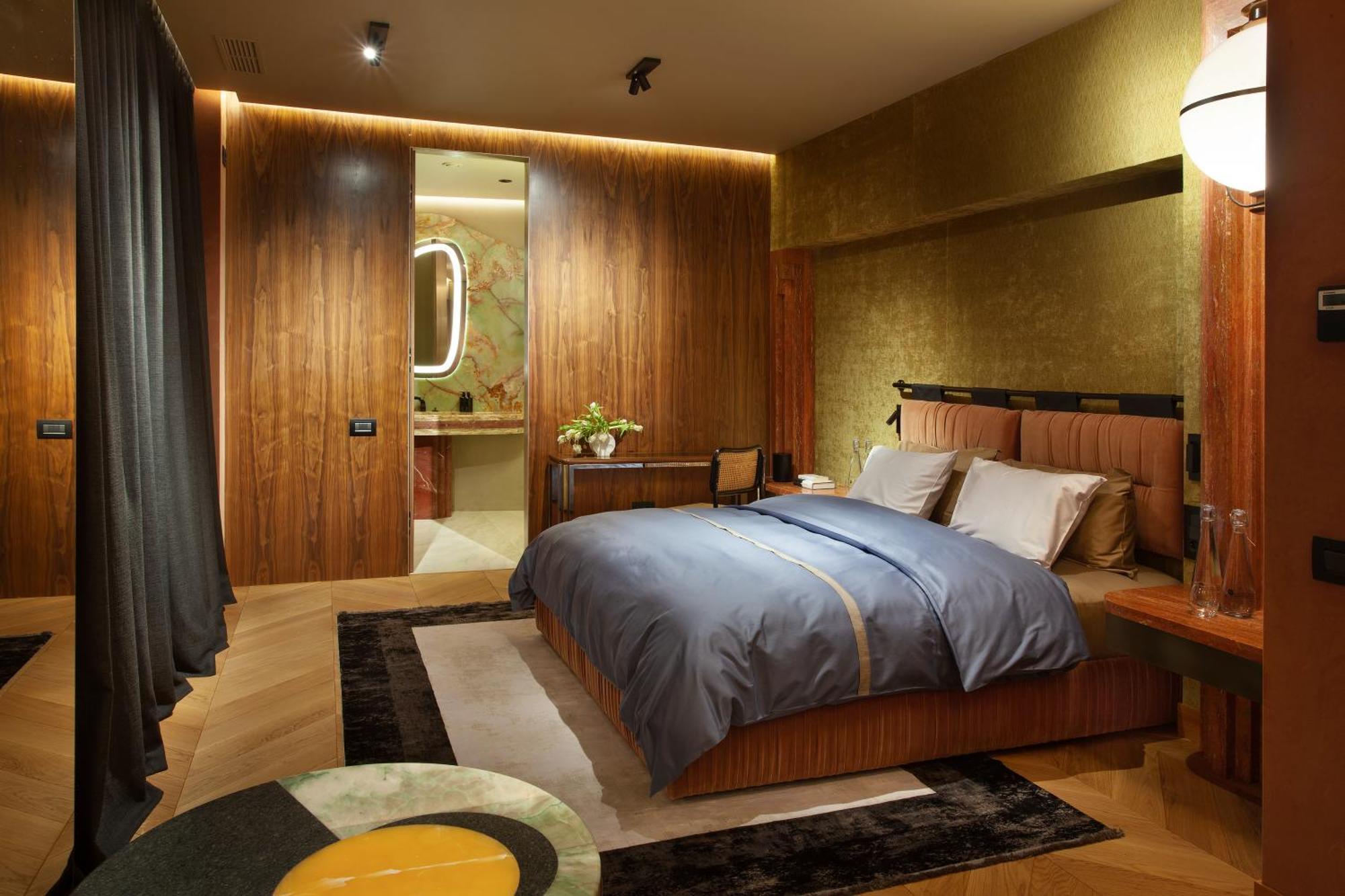 Room12 House *